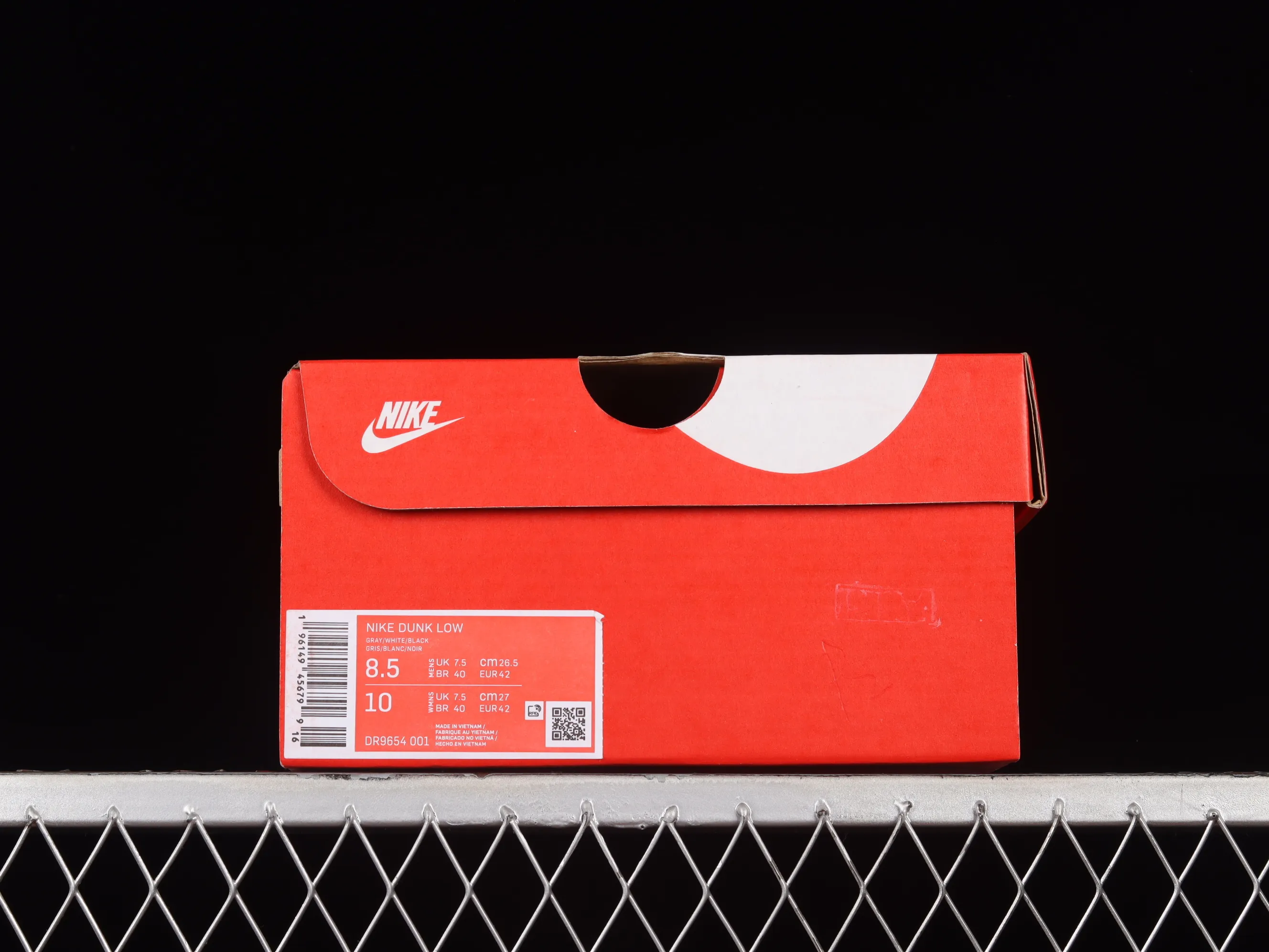 All categories Nk SB Dunk series Nk SB Dunk Low low-top sneakers M version pure original Nk Dunk SB Low gray white black scratch-off SB low-top sports casual sneakers DR9654-001